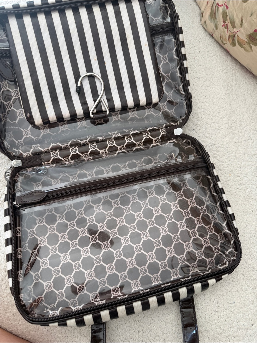 Henri Bendel Striped Cosmetic Train Case with Makeup Art - Picture 4 of 6